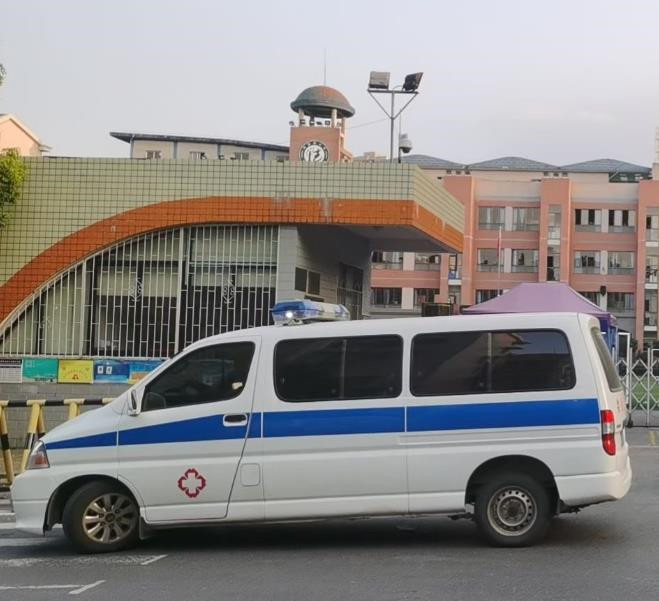 翔安救护车出租护送骨折病人一公里多少钱